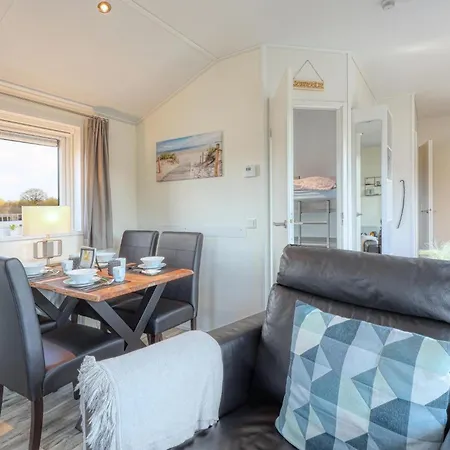 Dom wakacyjny 2 Bedroom Amazing In